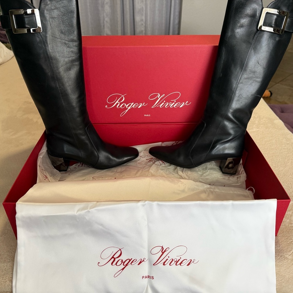 Roger Vivier Elegant Black Heeled Boots